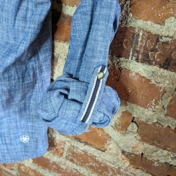 Ariat XL Fitted Blue Long Roll Sleeve Shirt w/ Snap Front & Decorative Stitching - Picture 5 of 13